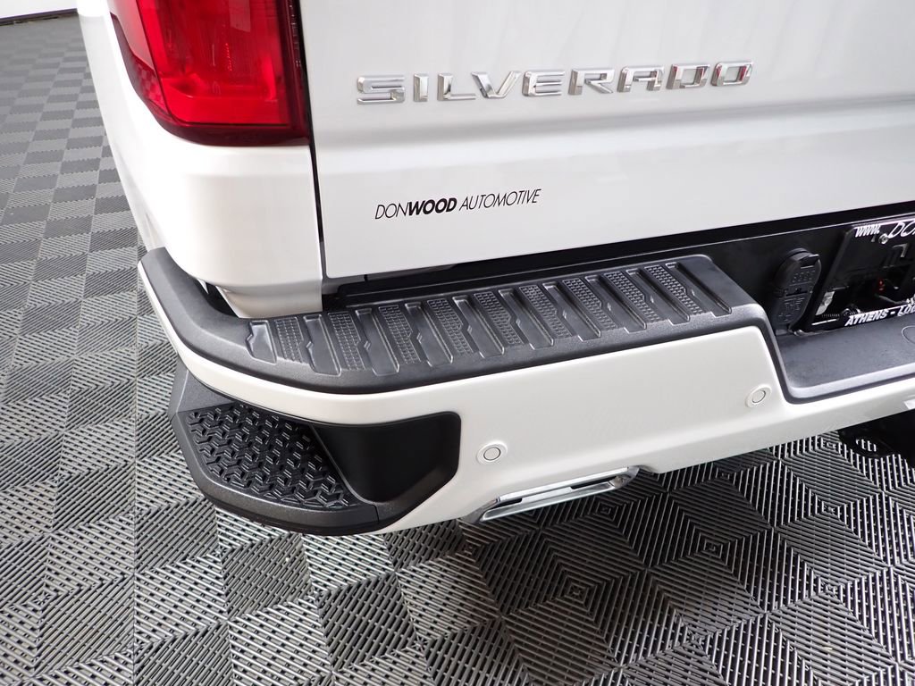 Used 2022 Chevrolet Silverado 1500 High Country w/ LPO, Dark Essentials Package image 17