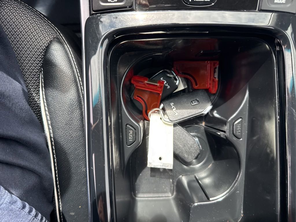 Used 2022 Kia Niro EX image 27