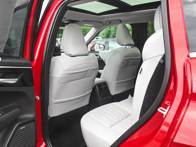 New 2025 Mitsubishi Outlander SEL image 31
