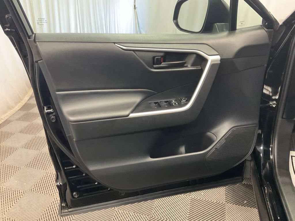 Used 2023 Toyota RAV4 LE AWD/4WD image 18