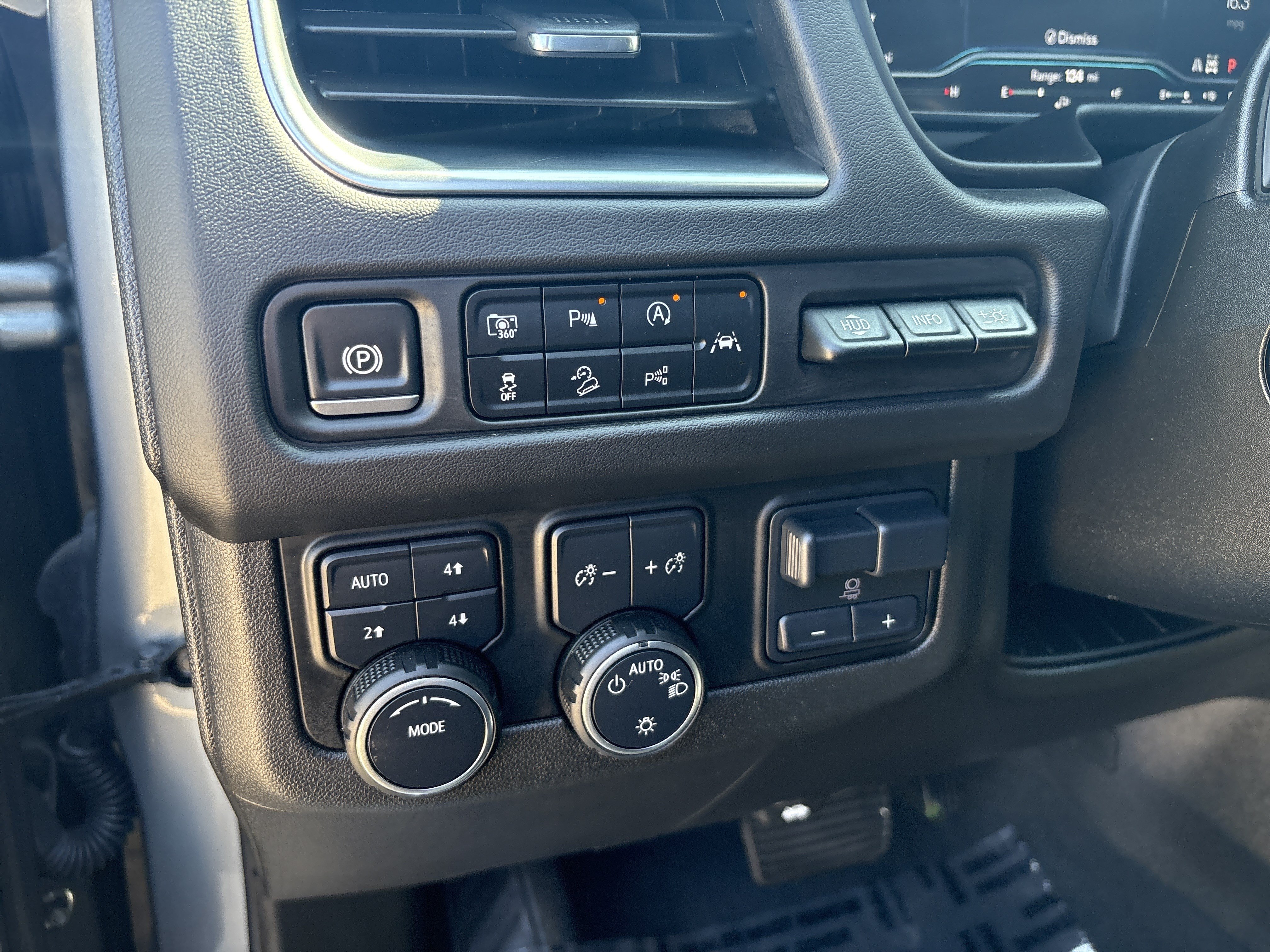 Used 2024 Chevrolet Tahoe Premier w/ Advanced Technology Package AWD/4WD image 21