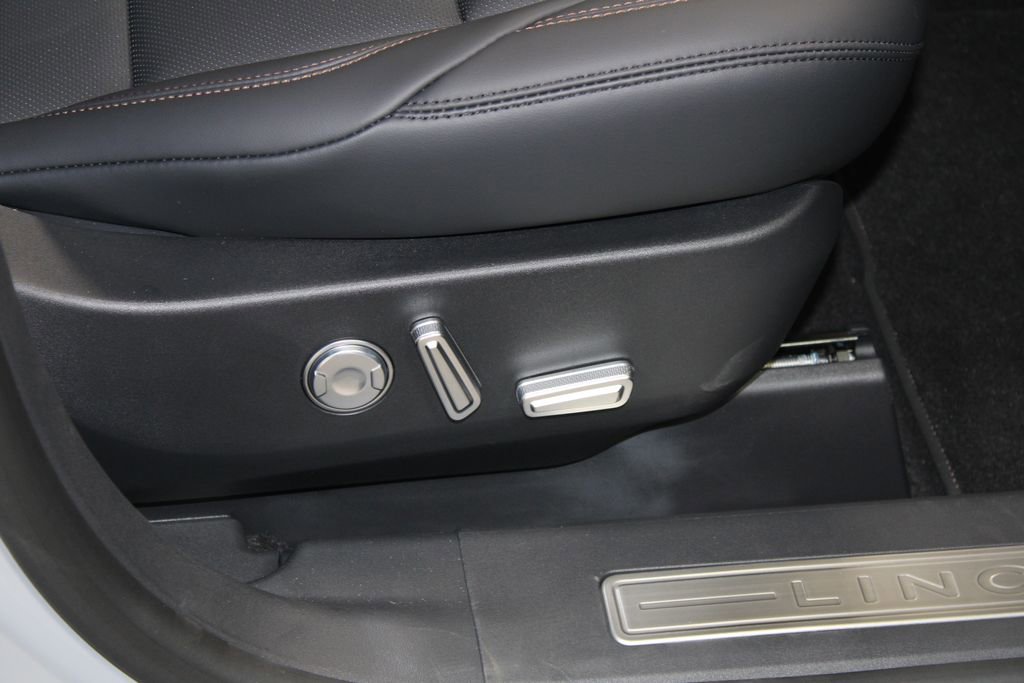 New 2026 Lincoln Nautilus Premier image 27