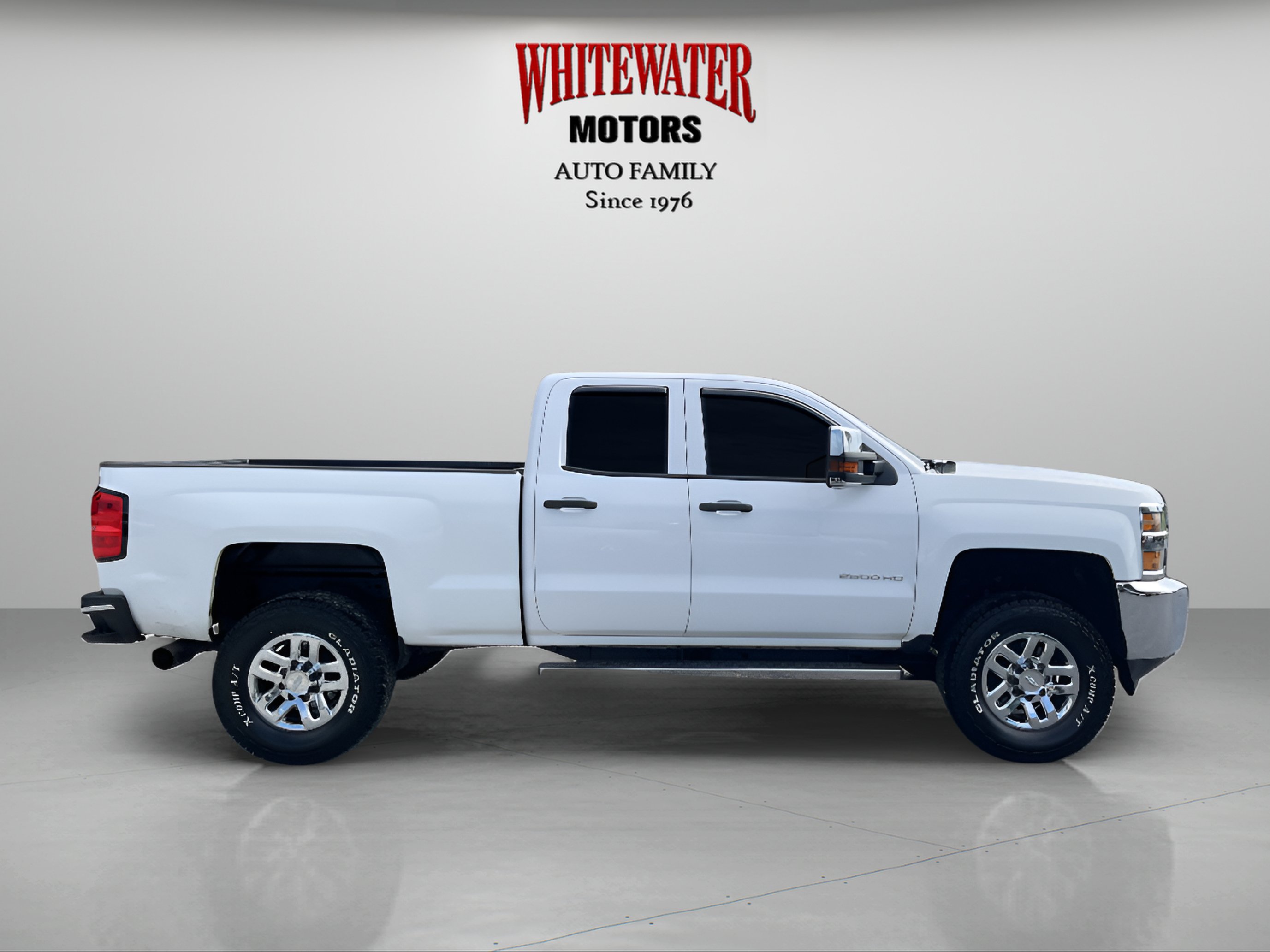 Used 2017 Chevrolet Silverado 2500 W/T w/ Snow Plow Prep Package AWD/4WD image 6