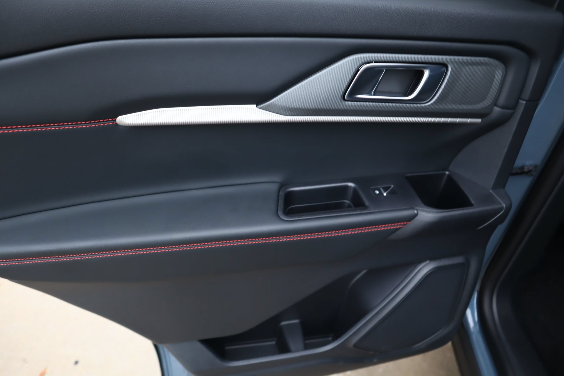 New 2026 Ford Explorer ST-Line w/ Premium Package RWD image 19