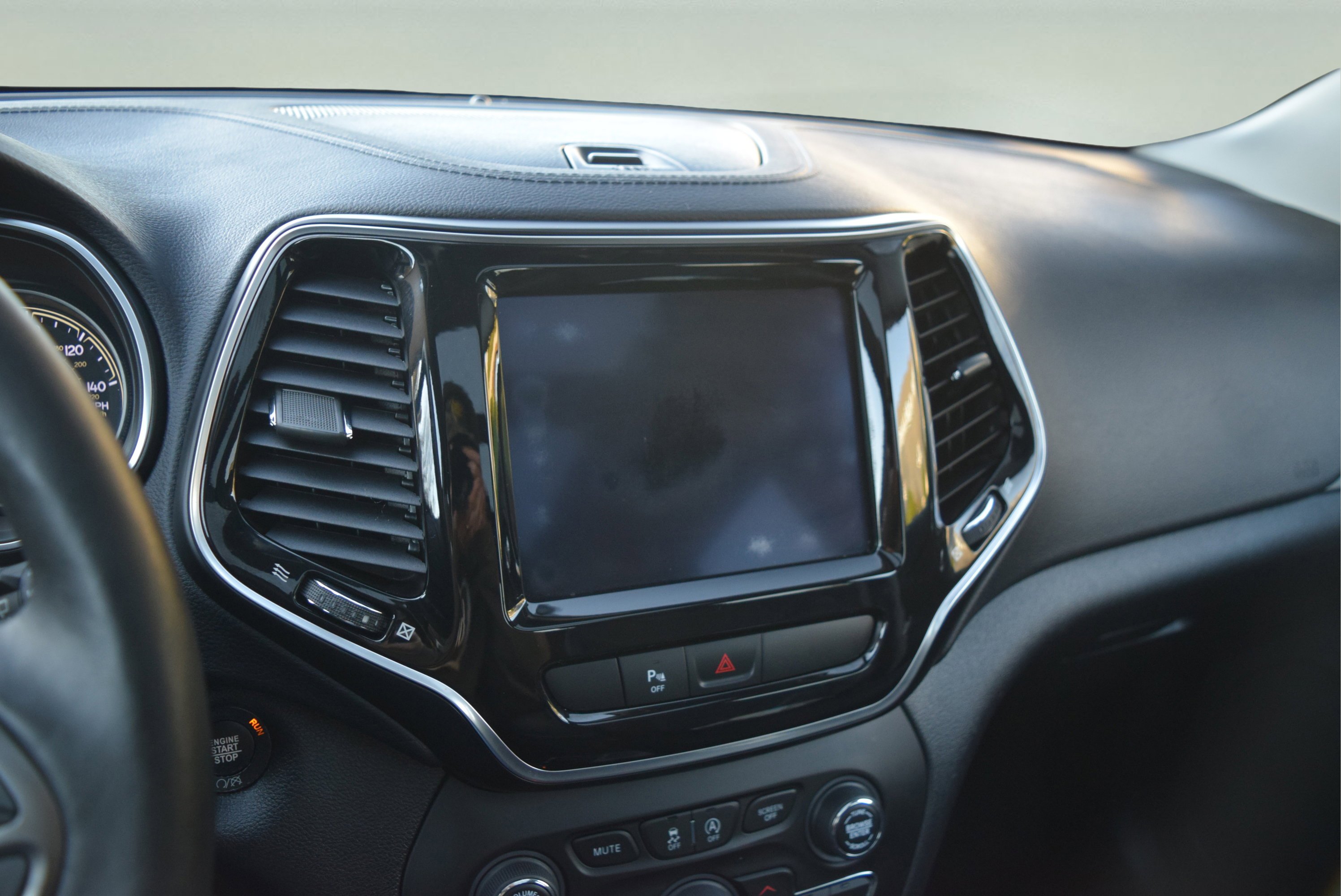 Used 2020 Jeep Cherokee Limited image 14