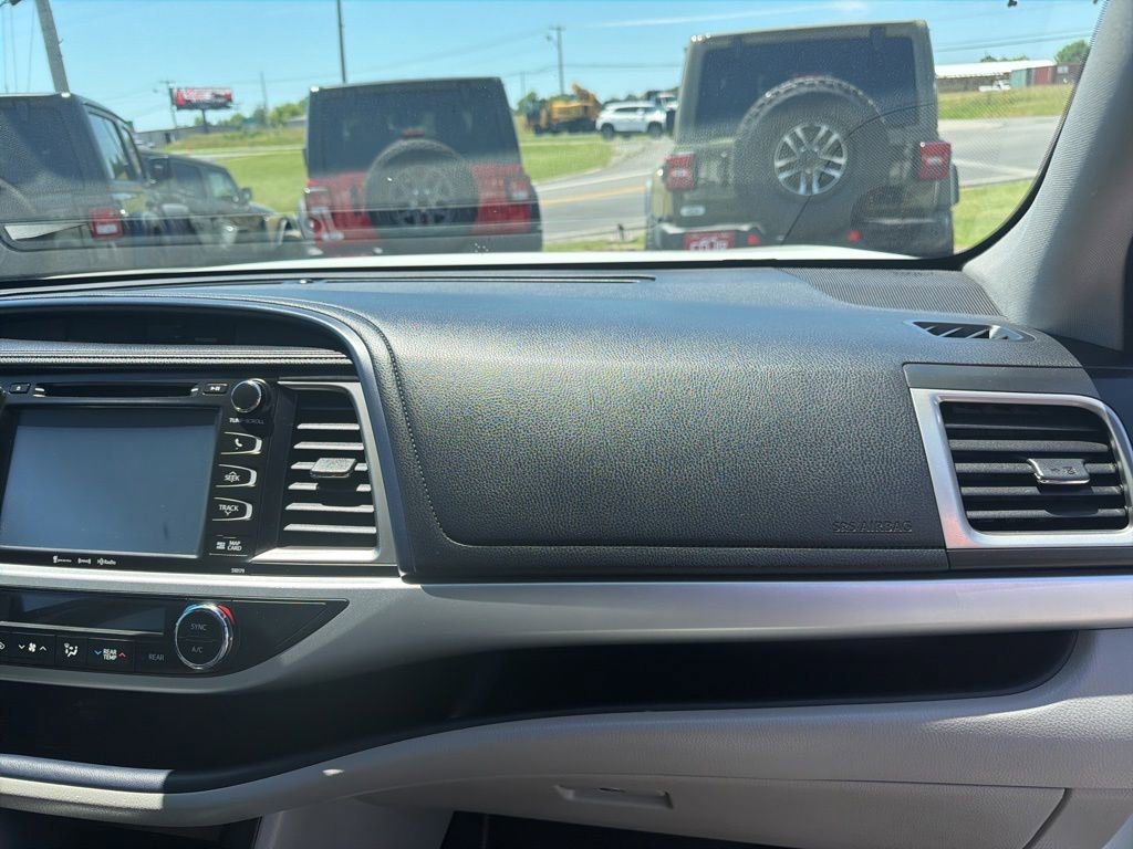 Used 2017 Toyota Highlander XLE FWD image 25