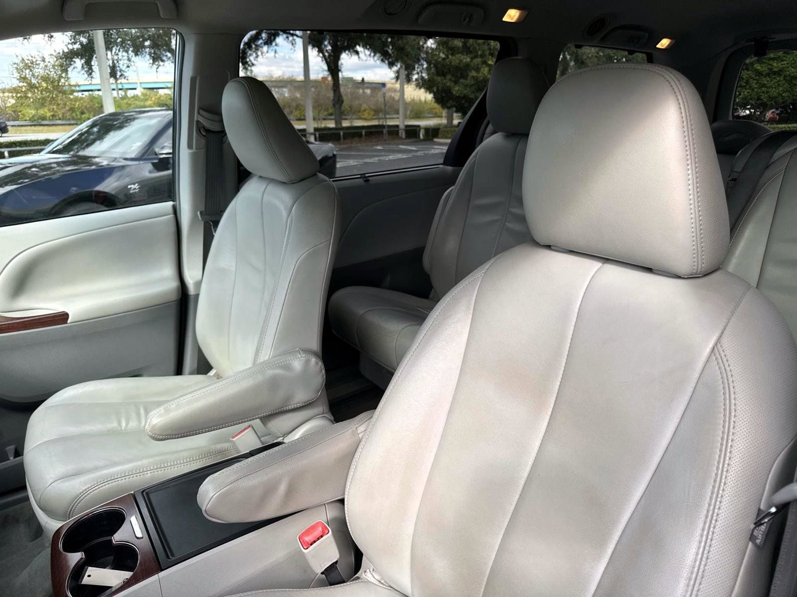 Used 2014 Toyota Sienna XLE image 11