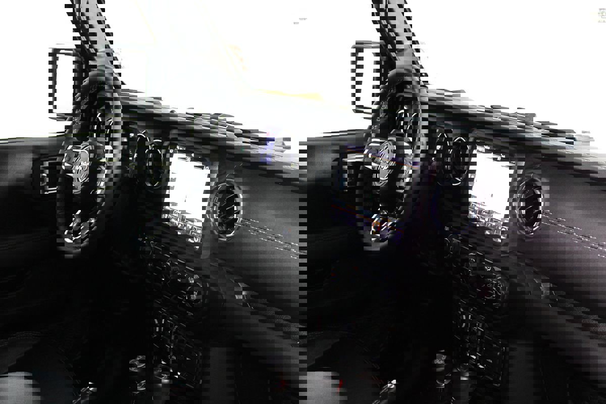 Used 2023 Jeep Wrangler Sahara AWD/4WD image 13