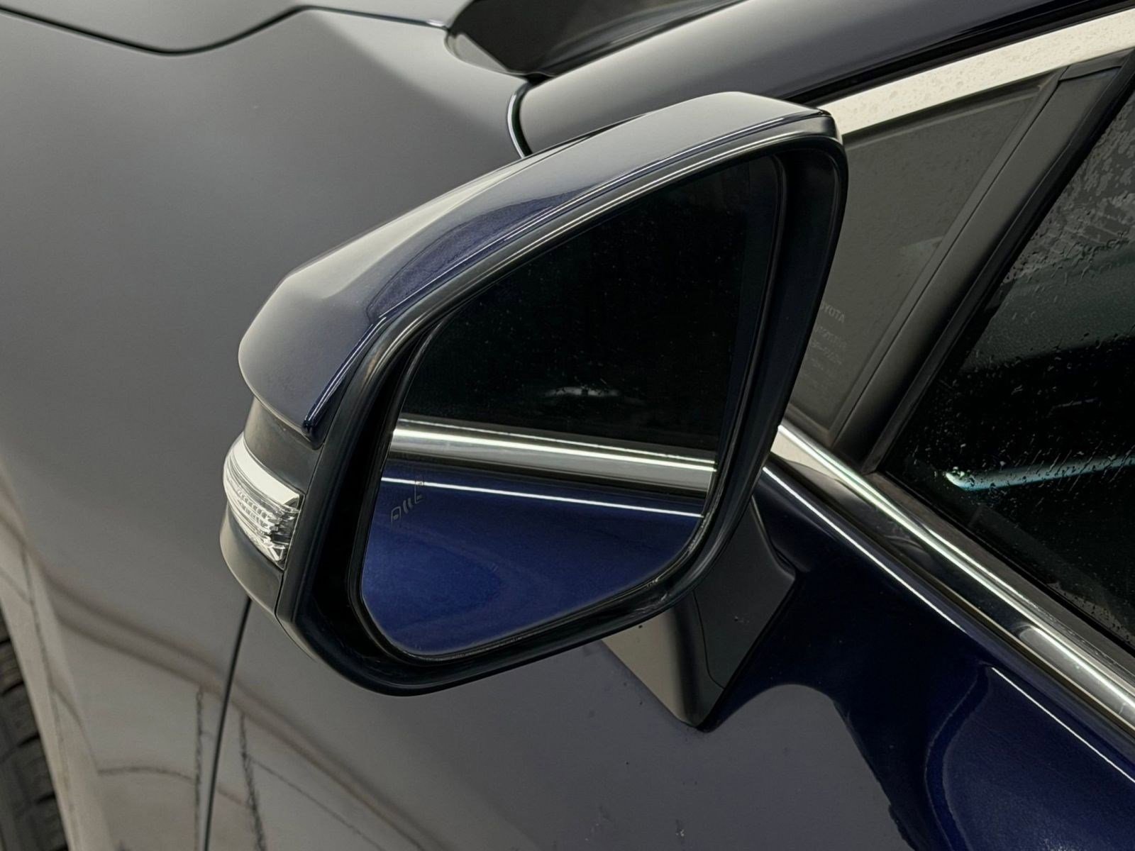 Used 2023 Toyota Venza Limited image 36