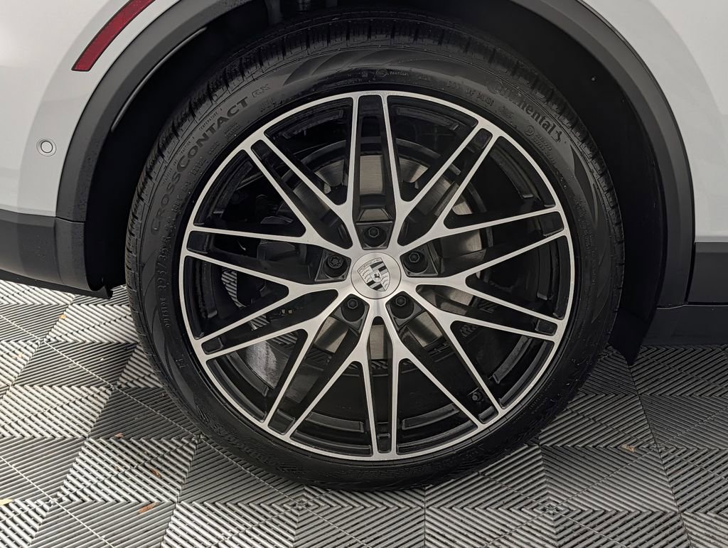 New 2026 Porsche Macan Electric image 13