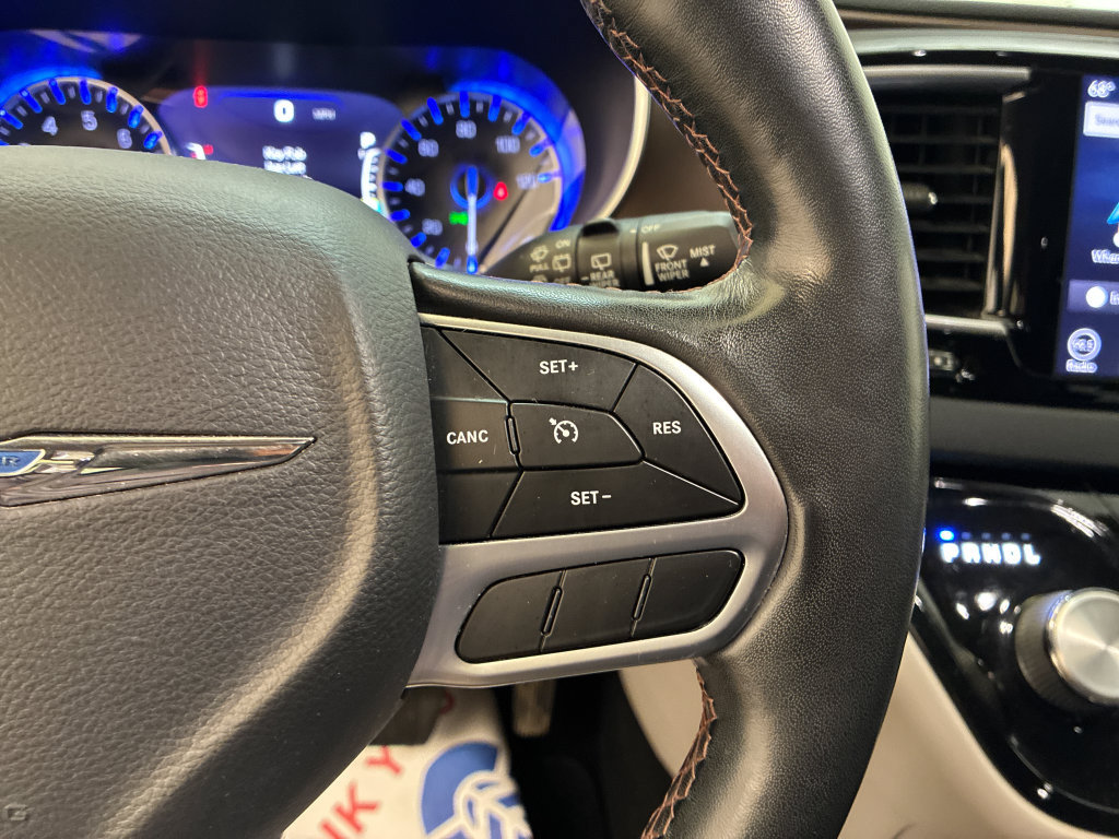 Used 2019 Chrysler Pacifica Touring-L Plus w/ Tire & Wheel Group FWD image 19