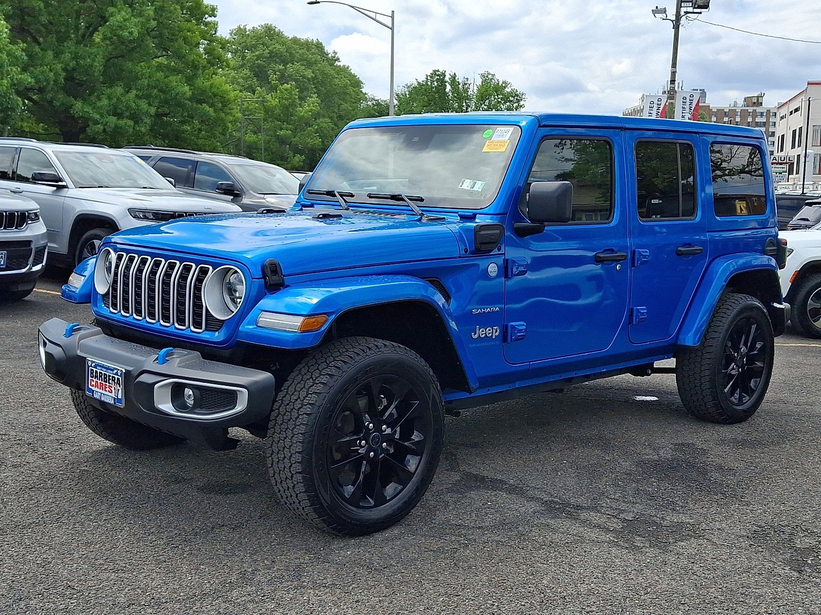 Used 2024 Jeep Wrangler Unlimited Sahara AWD/4WD image 3