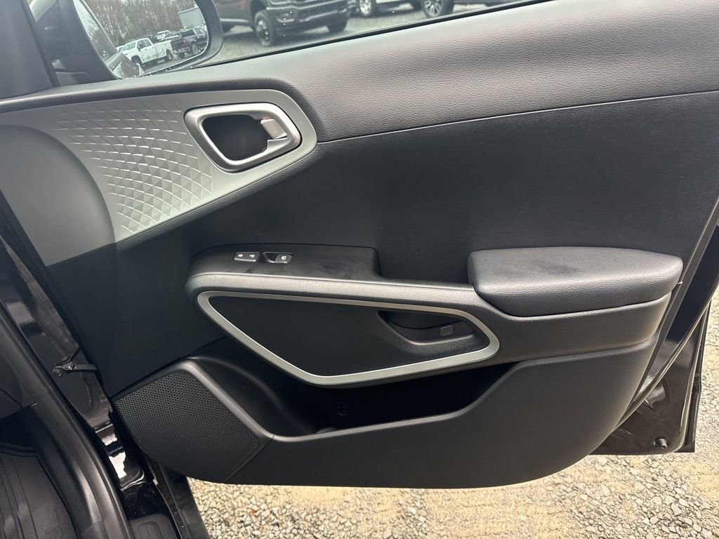 Used 2021 Kia Soul LX image 12