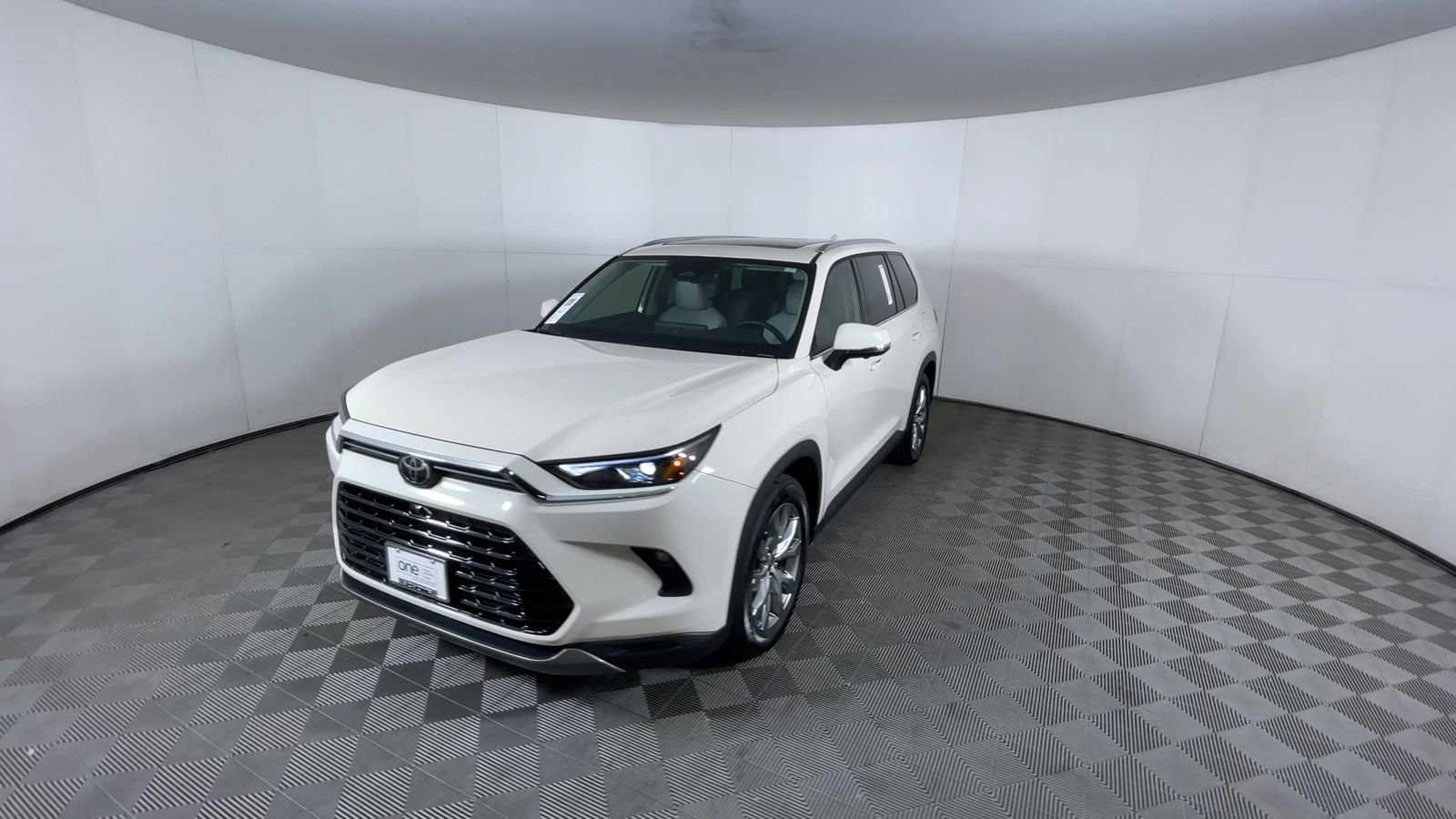 Used 2024 Toyota Grand Highlander AWD image 3