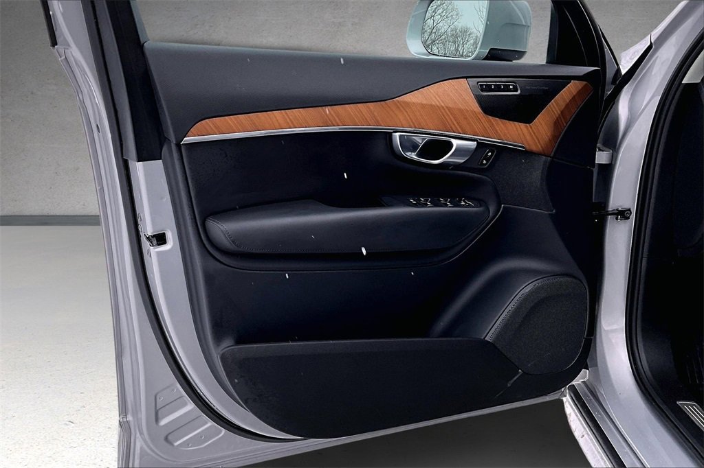 Used 2024 Volvo XC90 B6 Plus w/ Protection Package image 20