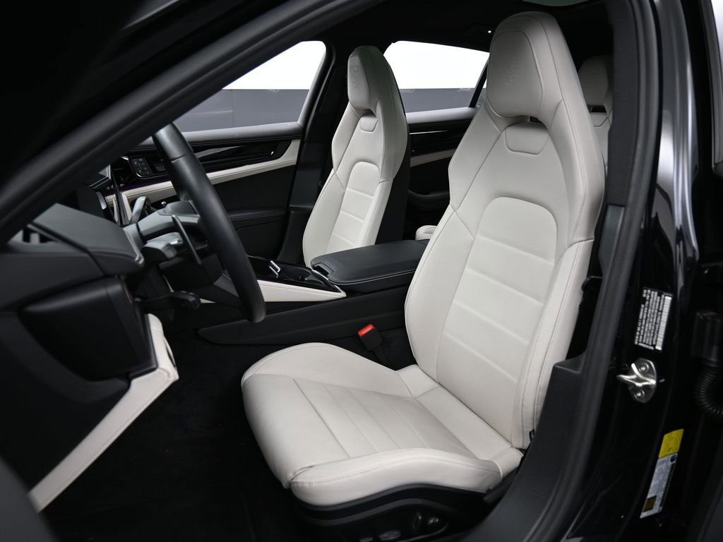 Certified 2025 Porsche Panamera 4 image 5