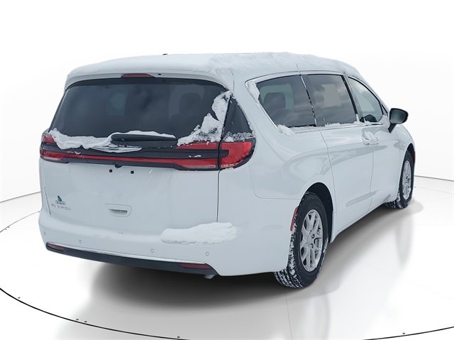 New 2026 Chrysler Pacifica Select image 4