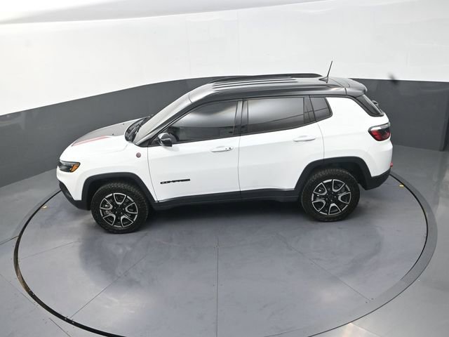 Used 2026 Jeep Compass Trailhawk AWD/4WD image 14