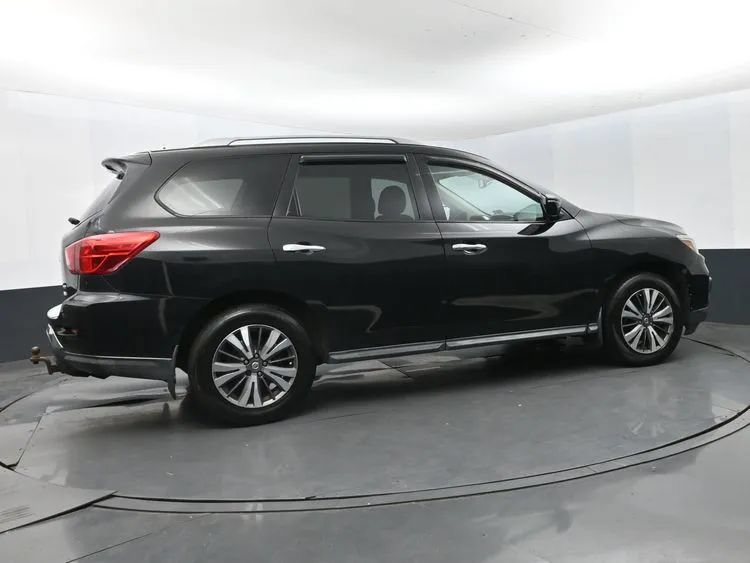 Used 2017 Nissan Pathfinder SV AWD/4WD image 4