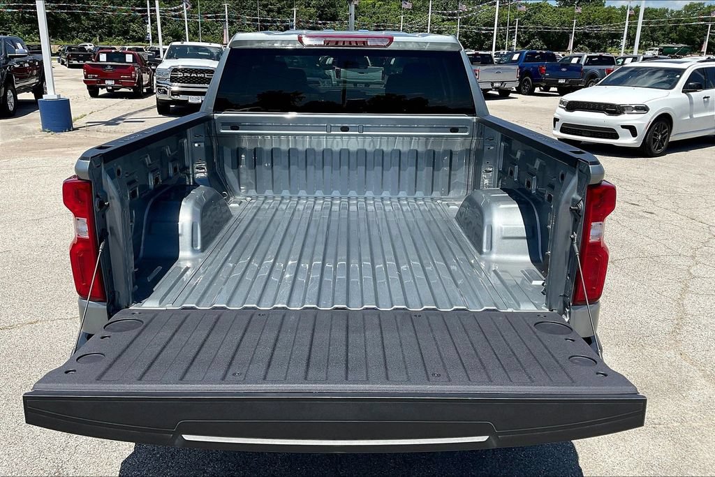 Used 2025 Chevrolet Silverado 1500 LTZ AWD/4WD image 25