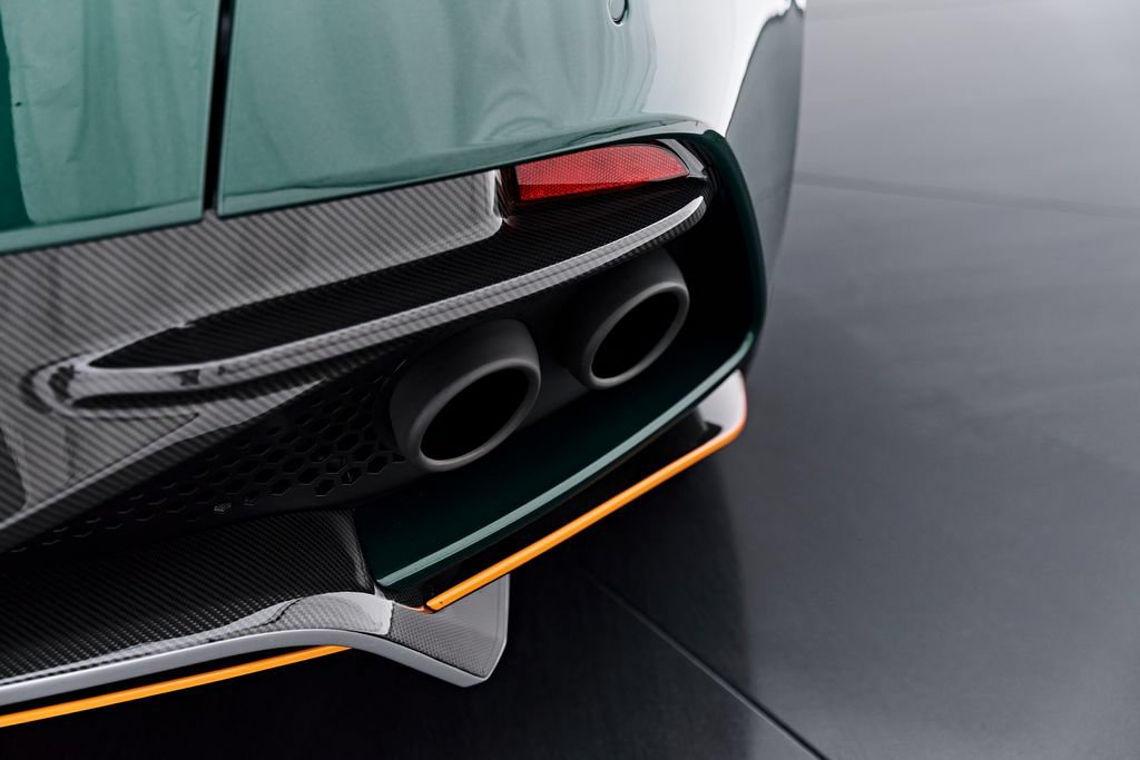 Used 2023 Aston Martin DBS Coupe RWD image 38
