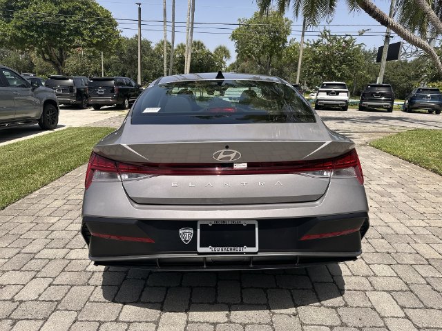 Used 2025 Hyundai Elantra SEL FWD image 34