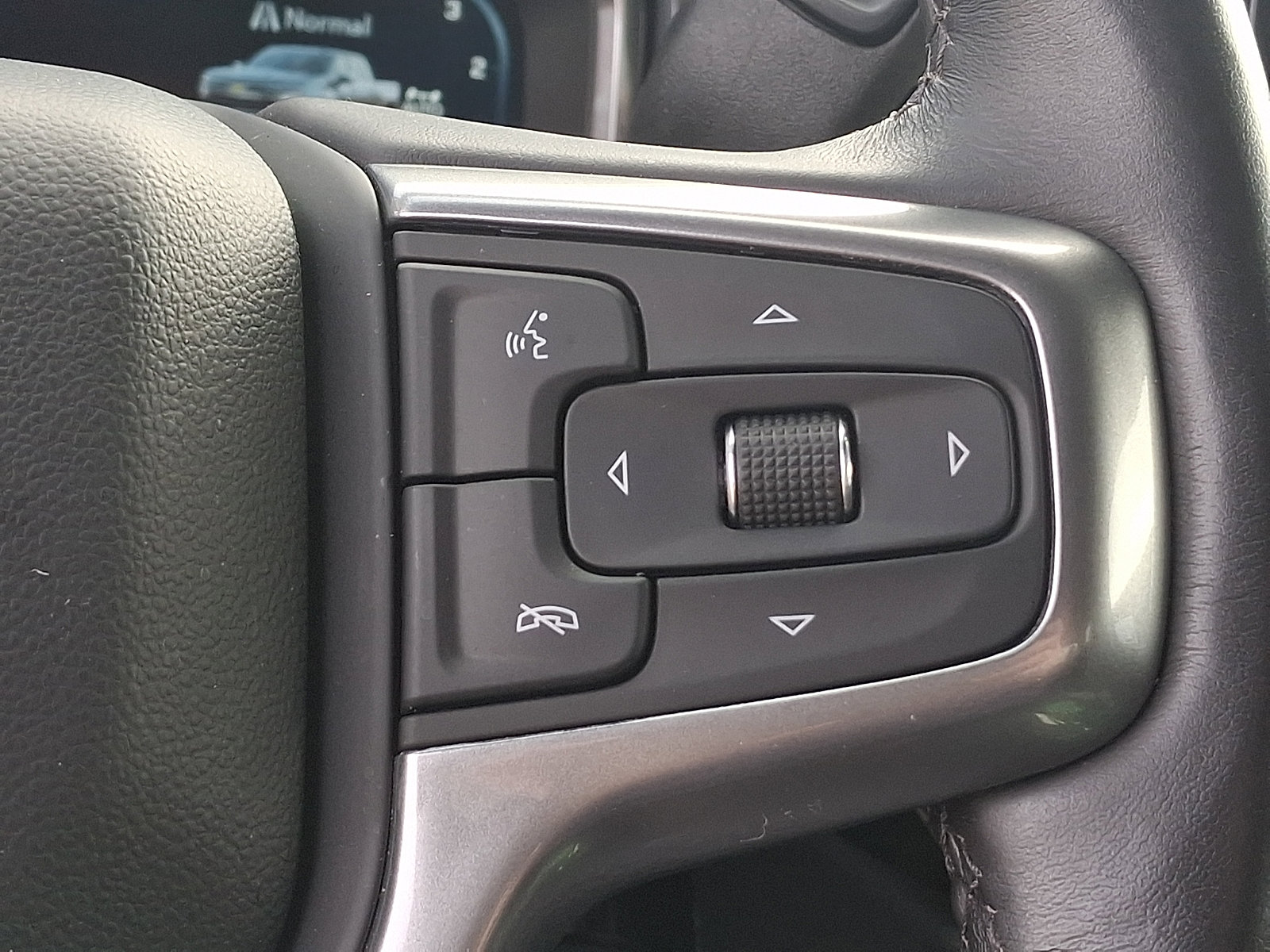 Used 2022 Chevrolet Silverado 1500 LT AWD/4WD image 23