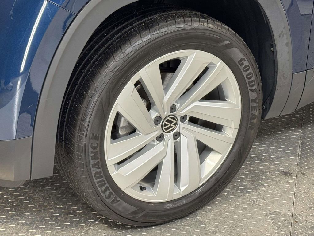 Used 2022 Volkswagen Atlas Cross Sport SE image 9