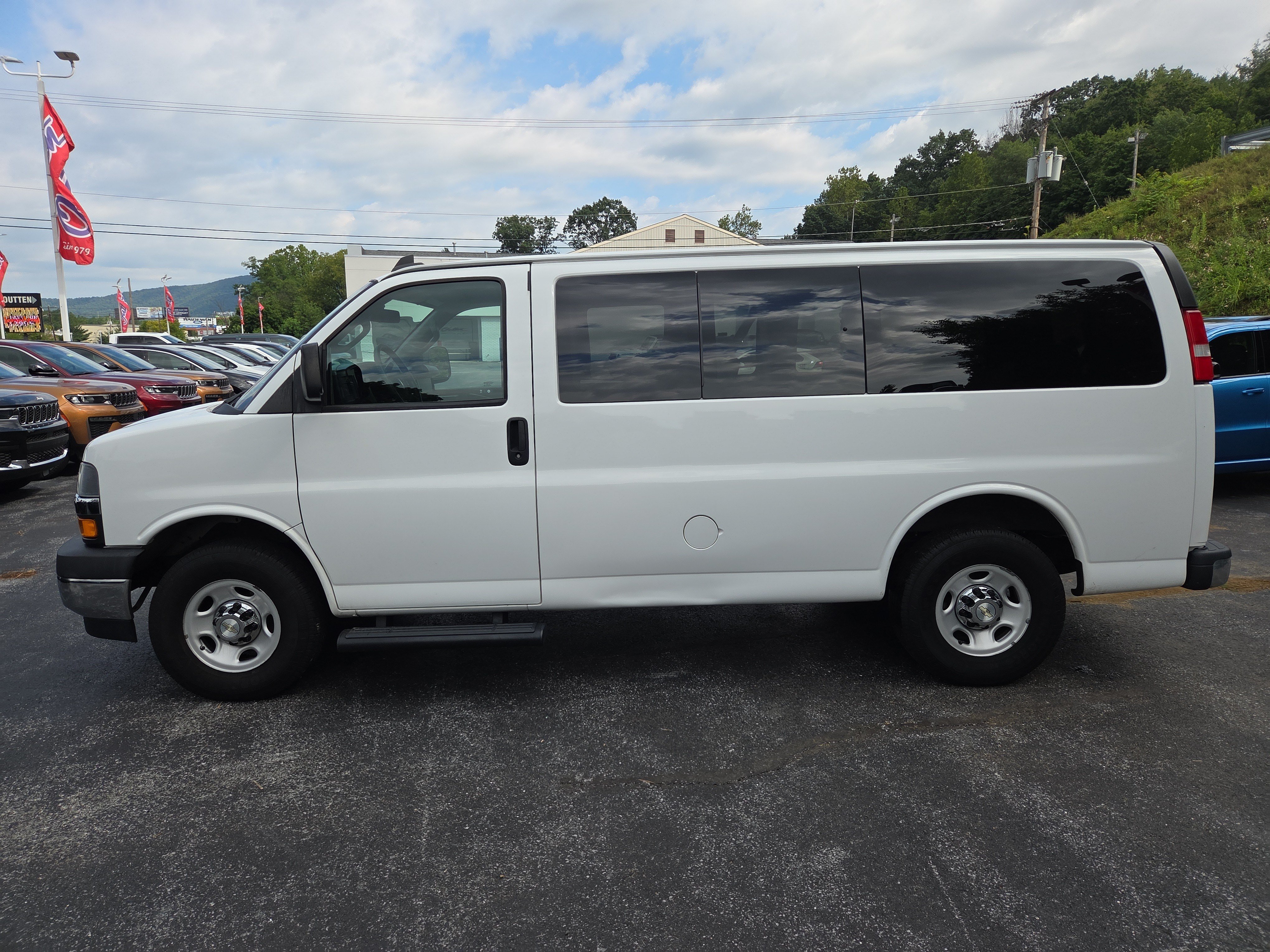 Used 2020 Chevrolet Express 2500 LT w/ LT Preferred Equipment Group RWD image 7