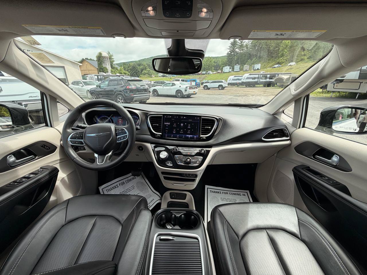 Used 2024 Chrysler Pacifica Touring-L FWD image 24
