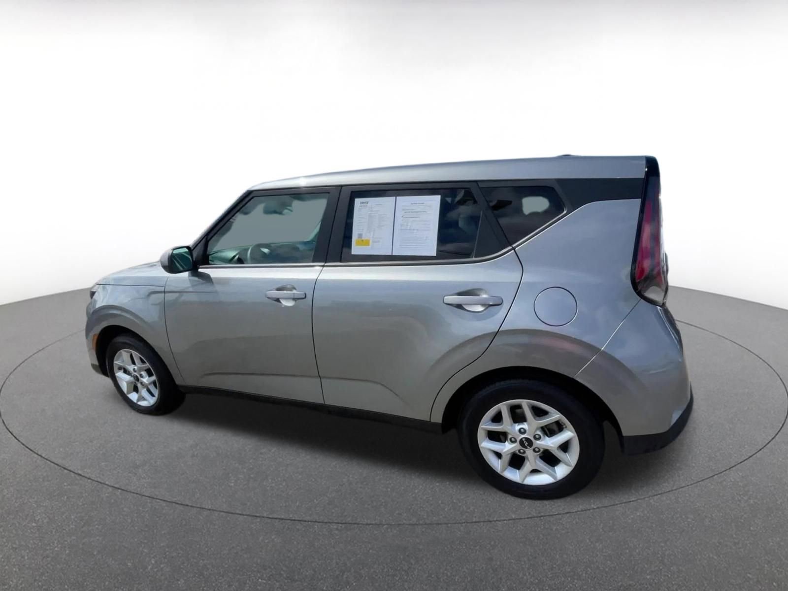 Used 2025 Kia Soul LX w/ LX Technology Package FWD image 10