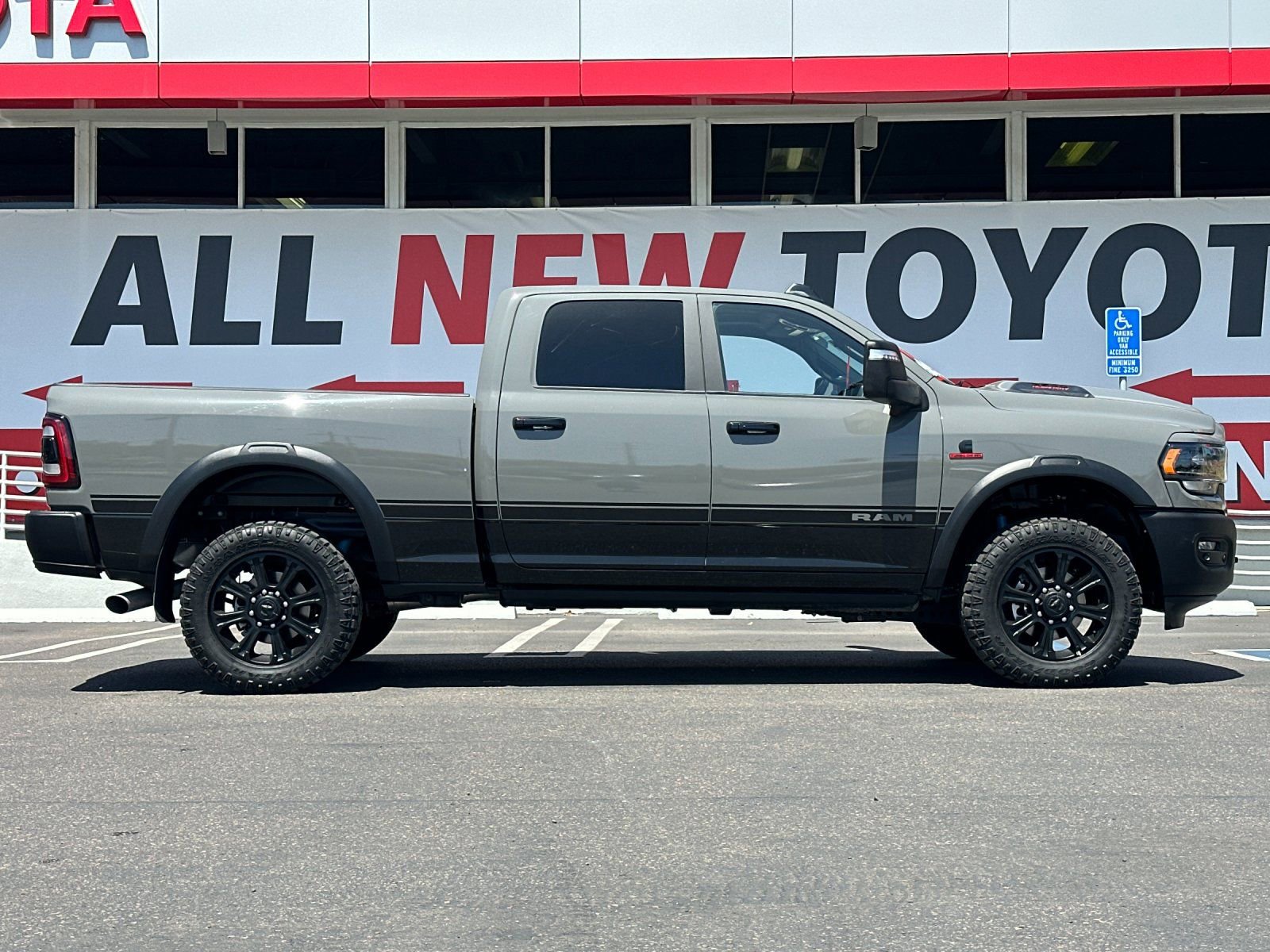 Used 2024 RAM 2500 Rebel w/ Towing Technology Group AWD/4WD image 6