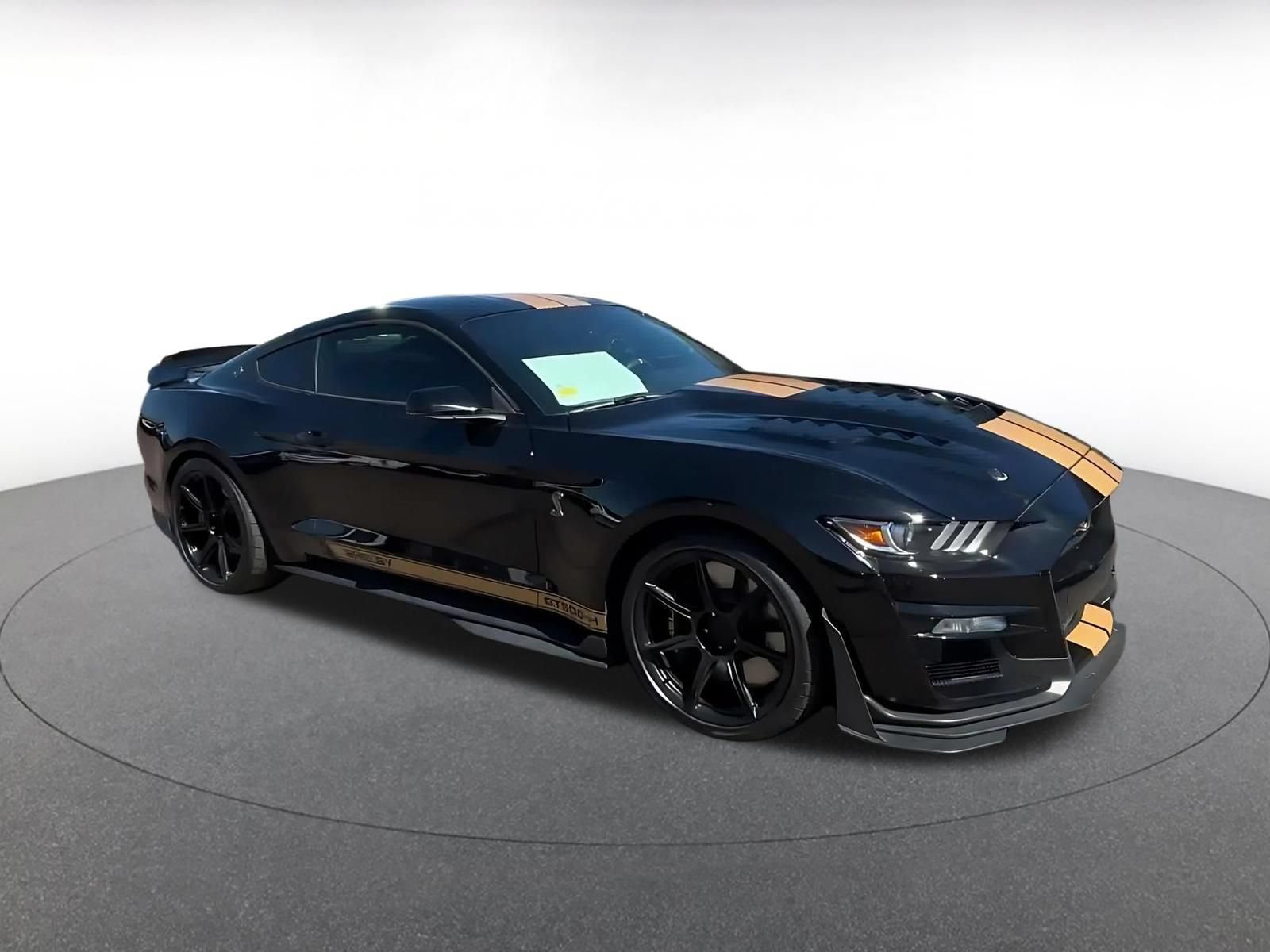 Used 2022 Ford Mustang Shelby GT500 w/ Technology Package RWD image 2