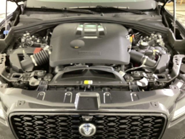 Certified 2025 Jaguar F-PACE R-Dynamic S image 14