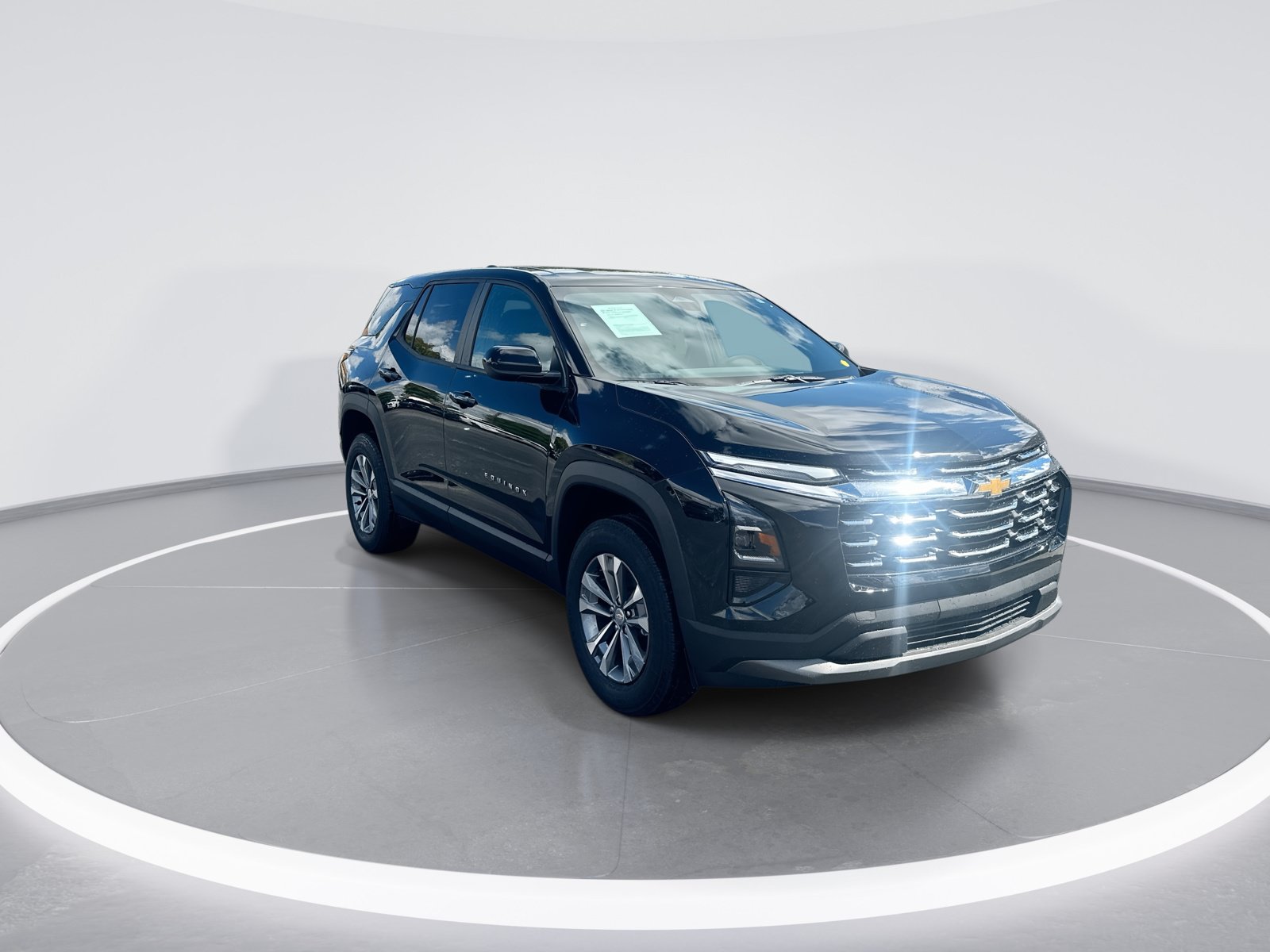 Used 2026 Chevrolet Equinox LT FWD image 2