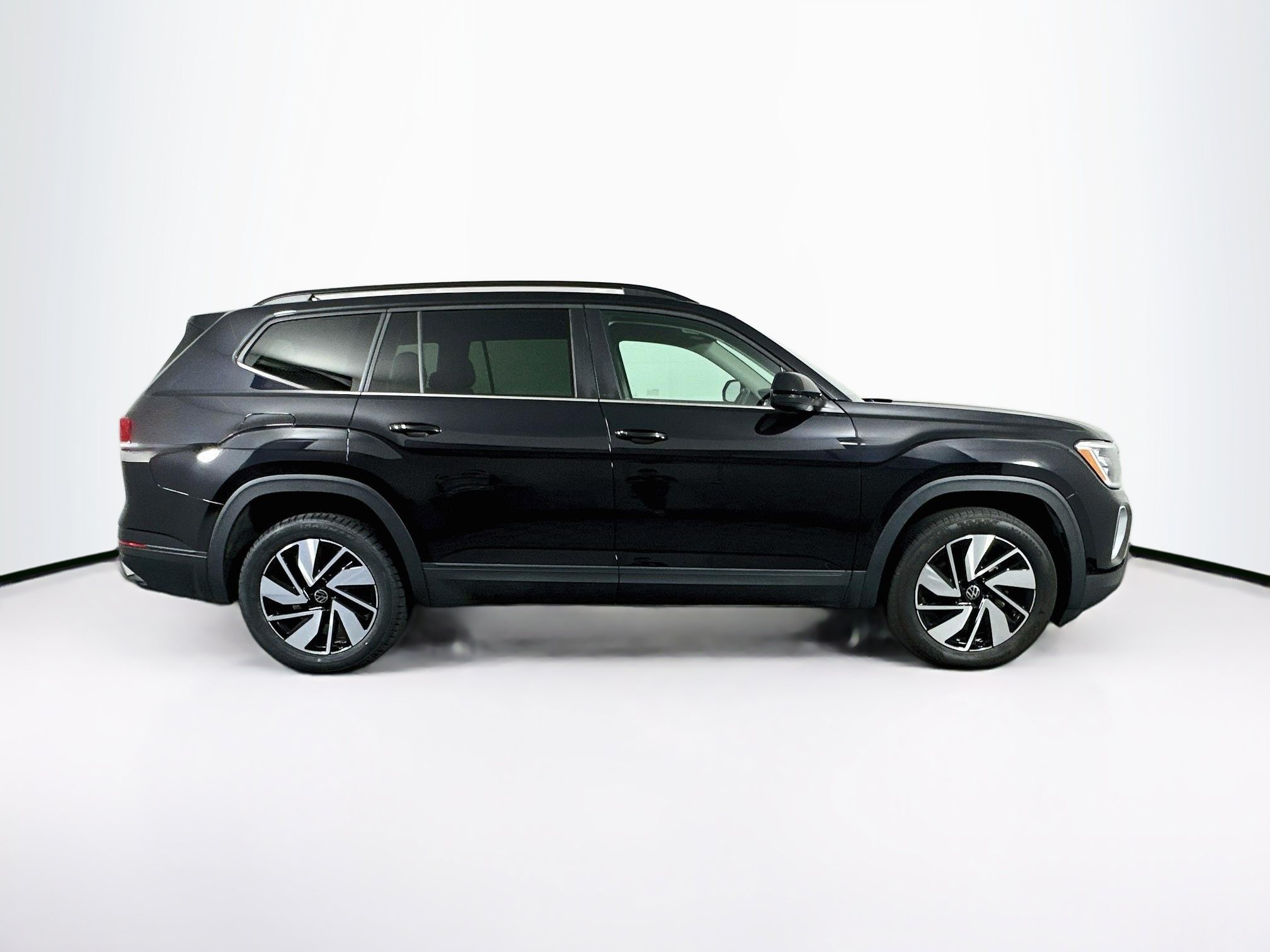 Used 2025 Volkswagen Atlas SE AWD/4WD image 10