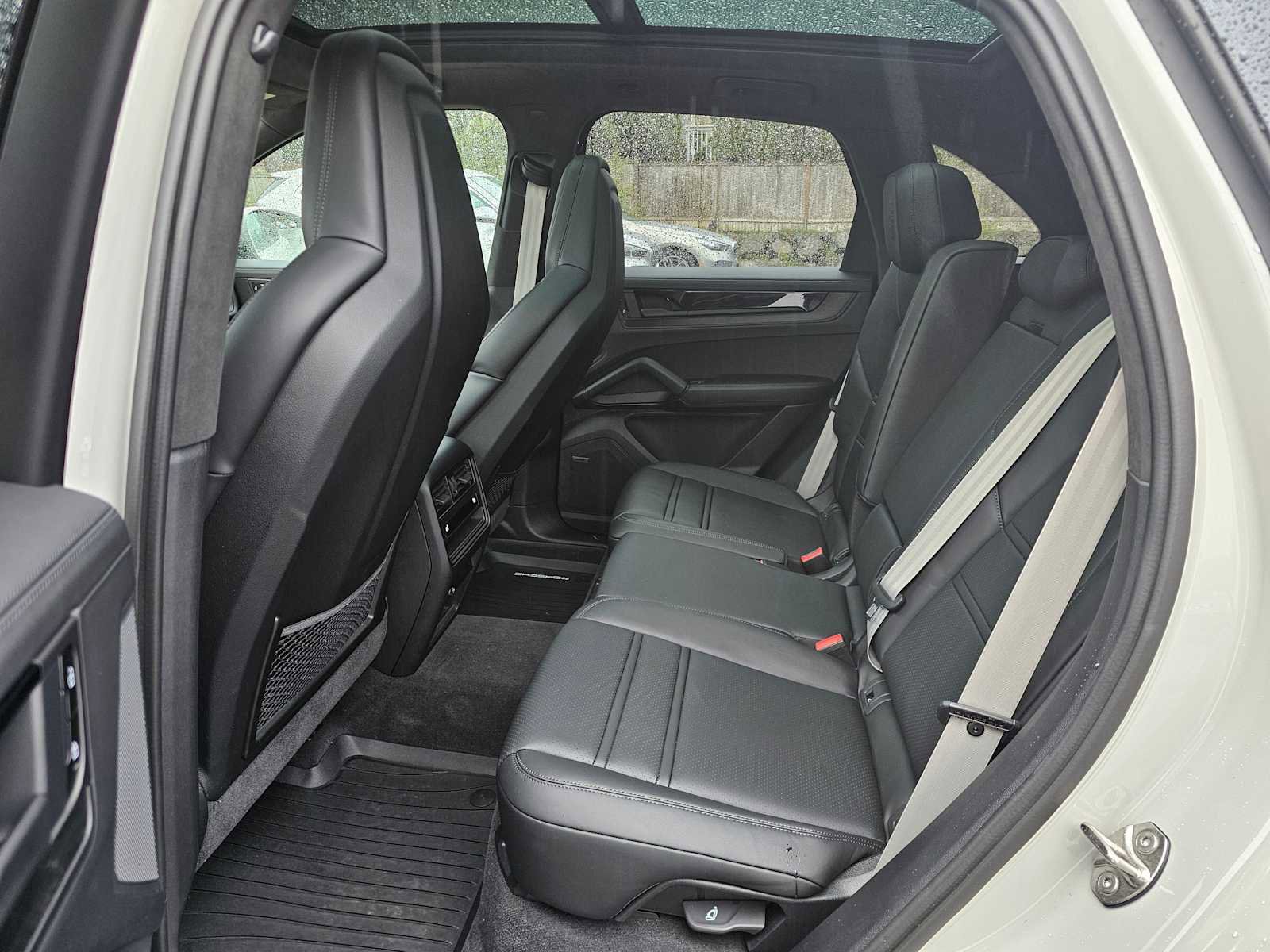 Used 2025 Porsche Cayenne GTS AWD/4WD image 16