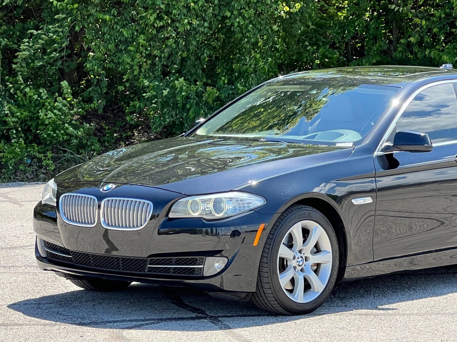 Used 2013 BMW 550i xDrive Sedan AWD/4WD image 2