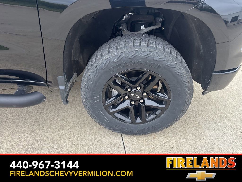 Used 2023 Chevrolet Silverado 1500 Custom Trail Boss w/ LPO, Dark Essentials Package AWD/4WD image 25