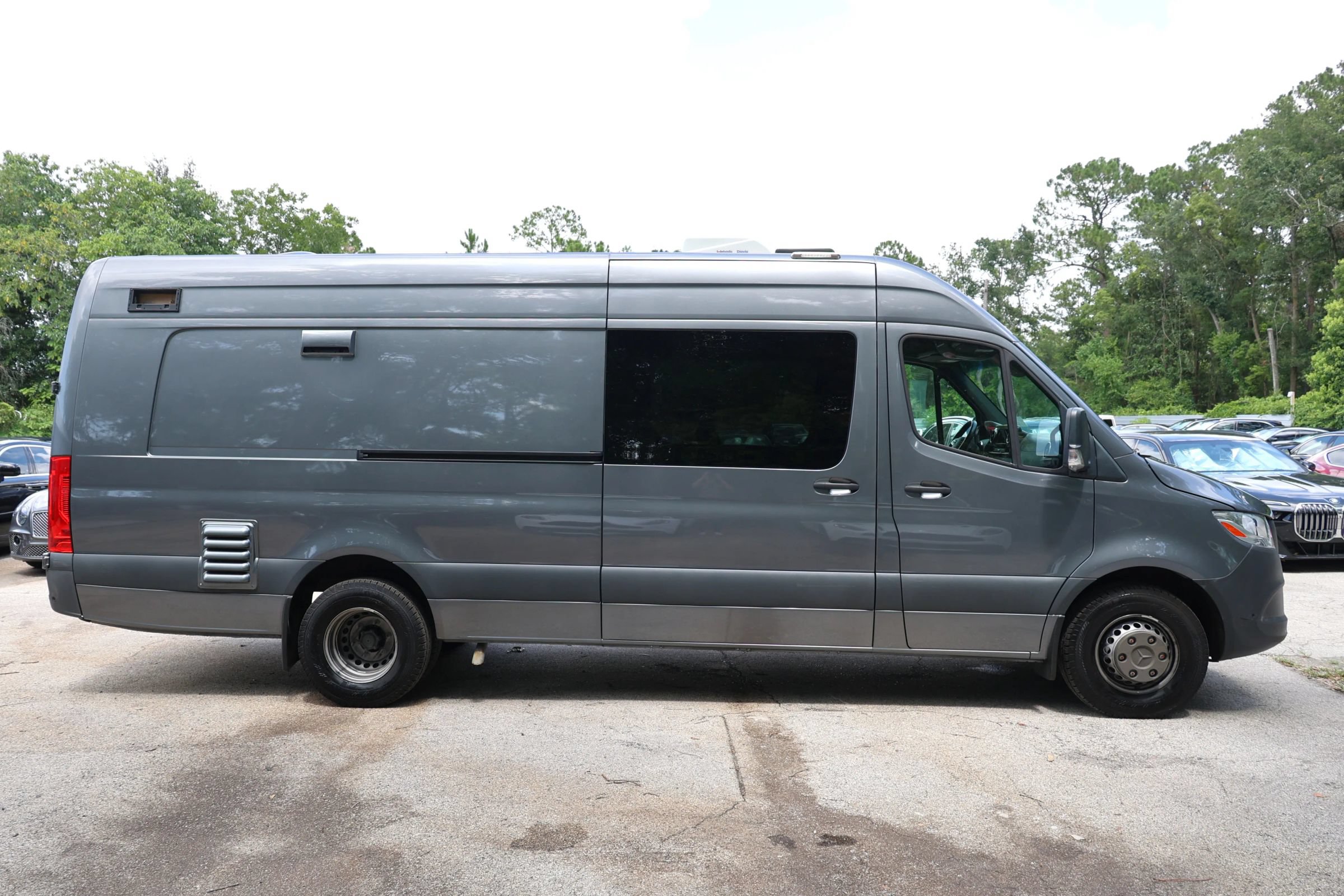 Used 2022 Mercedes-Benz Sprinter 4500 w/ Parking Package image 33