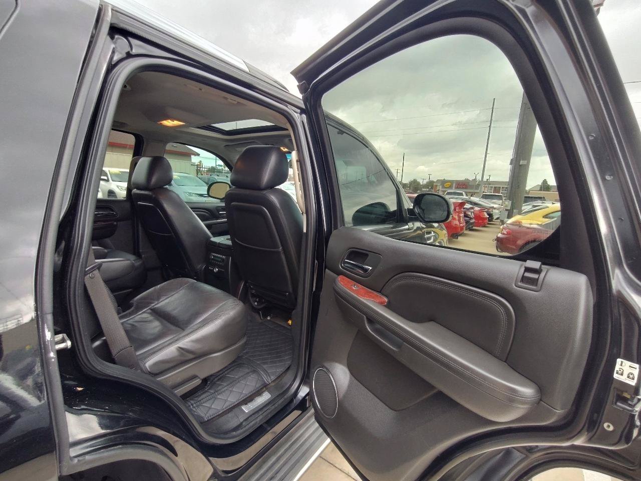 Used 2012 Cadillac Escalade Luxury RWD image 33