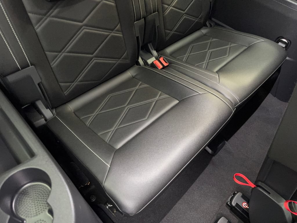 Used 2025 Volkswagen Atlas SE FWD image 42