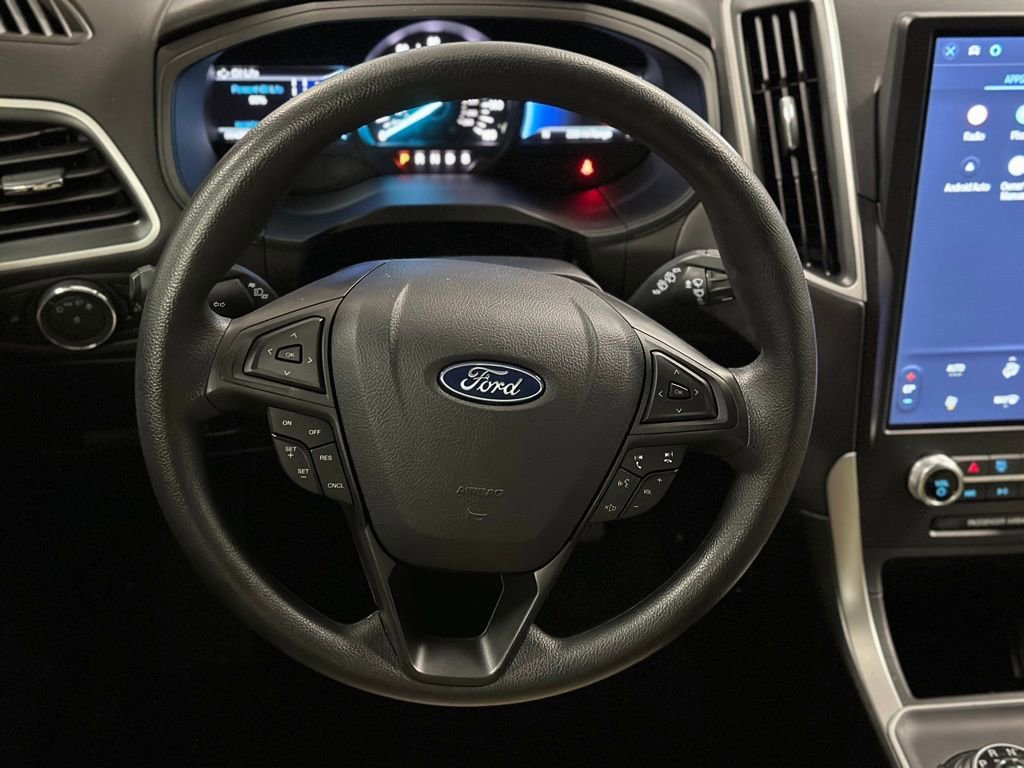 Certified 2024 Ford Edge SE image 4