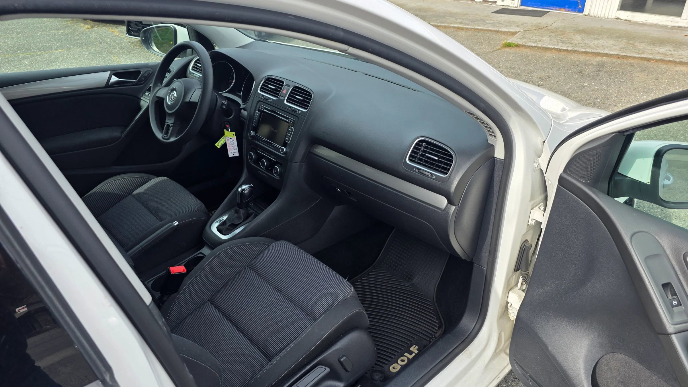 Used 2012 Volkswagen Golf 4-Door image 10
