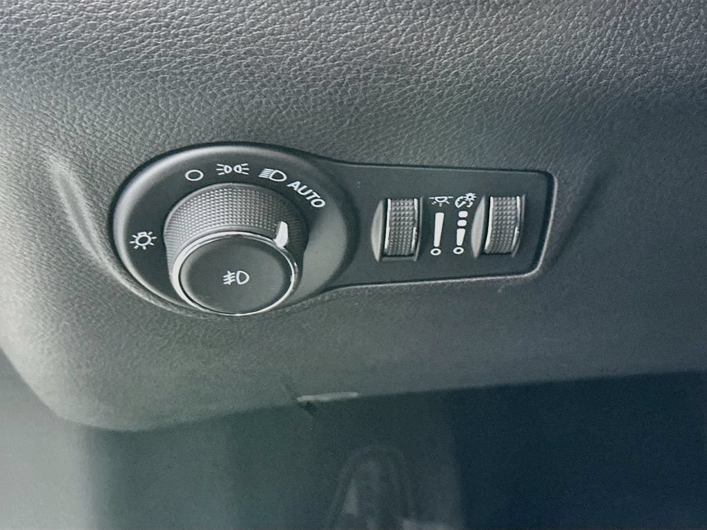 Certified 2023 Jeep Compass Limited AWD/4WD image 17