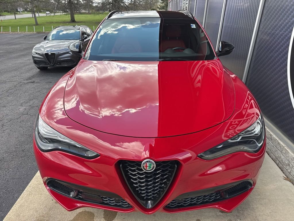 Used 2024 Alfa Romeo Stelvio Veloce image 9
