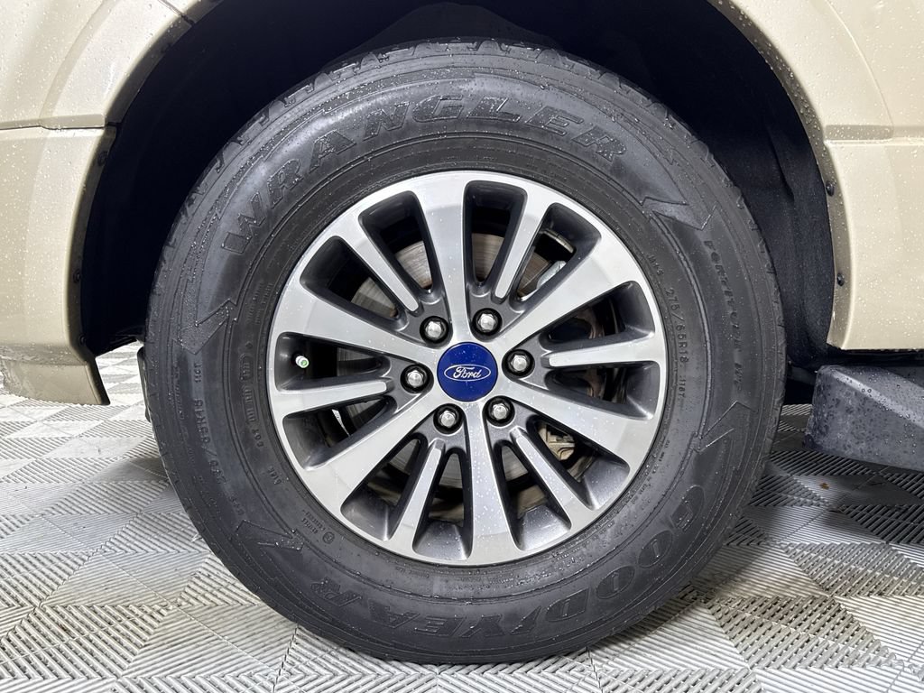 Used 2017 Ford Expedition XLT w/ Equipment Group 201A RWD image 18