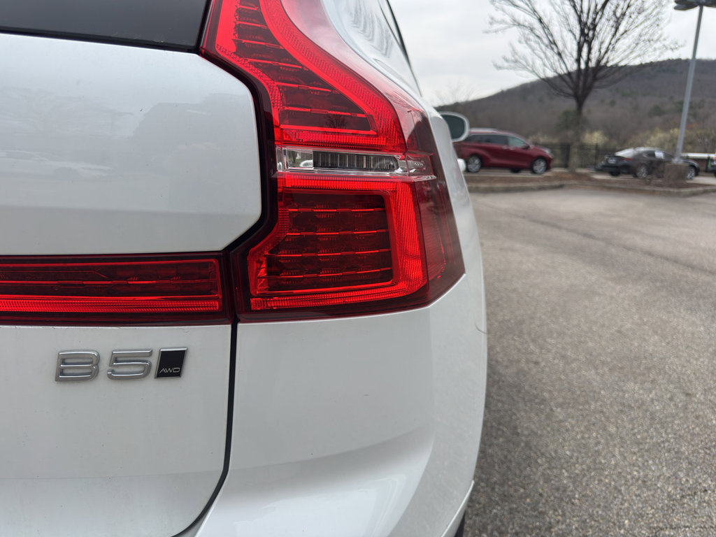 Used 2023 Volvo XC60 B5 Core w/ Climate Package image 4