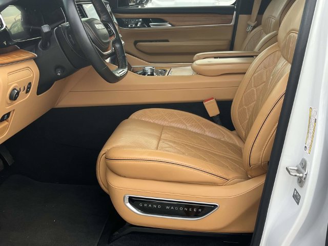 Used 2023 Jeep Grand Wagoneer Series III AWD/4WD image 13