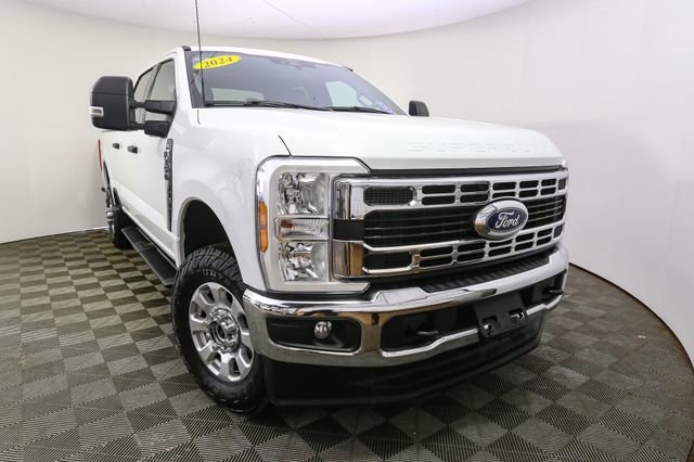 Used 2024 Ford F350 XLT image 3